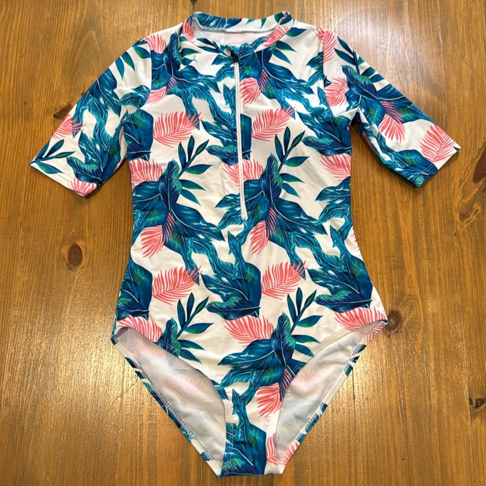 One Piece short sleeved women’s swimsuit zipper colorful leaves NWOT M